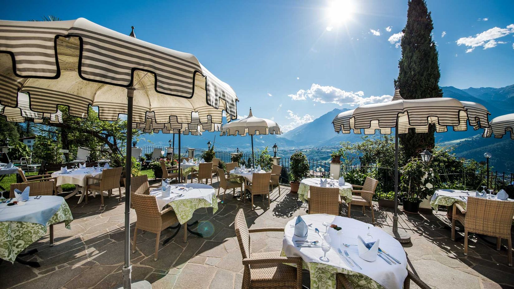 Vacanze, hotel gourmet Scena con terrazza panoramica